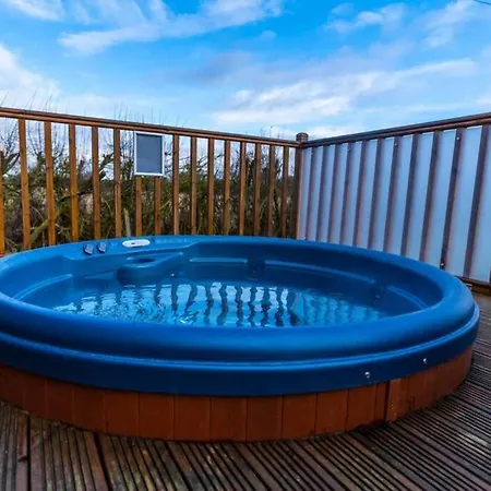 펜션 Ambleside With Hot Tub 맬튼